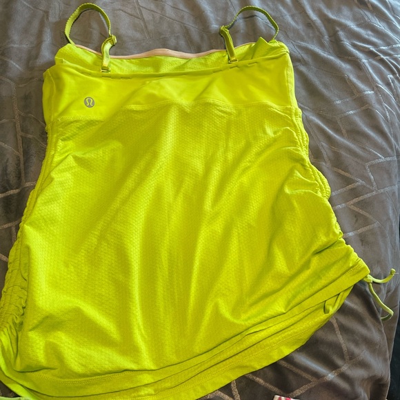 3 small size 6 Lululemon tanks! Great condition - Picture 5 of 6